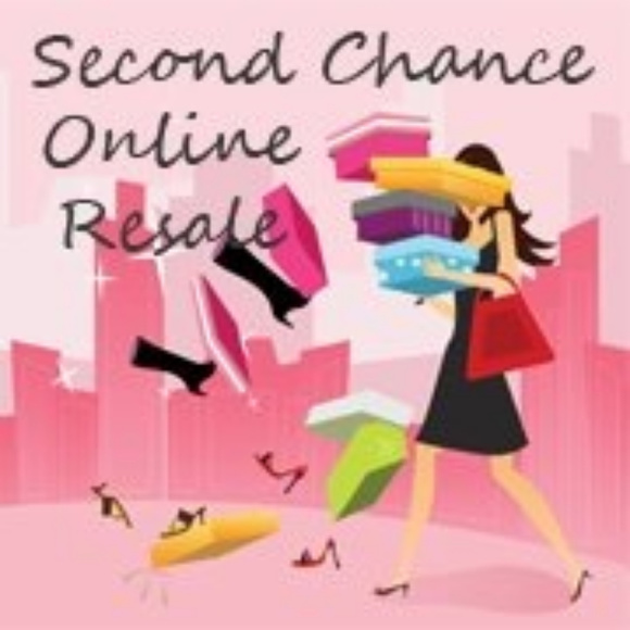 Meet your Posher, Nicole - Picture 2 of 5